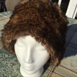 Alberta’s Swanepoel faux fur Hat with top ball